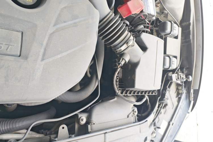 Used Ford Mondeo 2013 2.0L GTDi 200 Fashion Edition Engine Bay Left