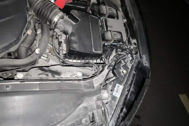 Used Ford Mondeo 2013 2.0L GTDi 200 Luxury Model Engine Bay Left