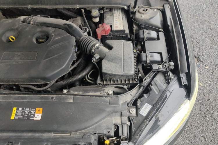 Used Ford Mondeo 2013 2.0L GTDi 200 Luxury Model Engine Bay Left