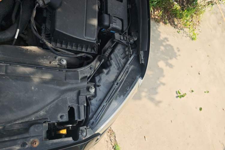 Used Ford Mondeo 2013 2.0L GTDi 200 Luxury Model Engine Bay Left