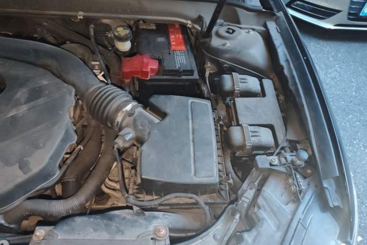 Used Ford Mondeo 2013 2.0L GTDi 200 Luxury Model Engine Bay Left