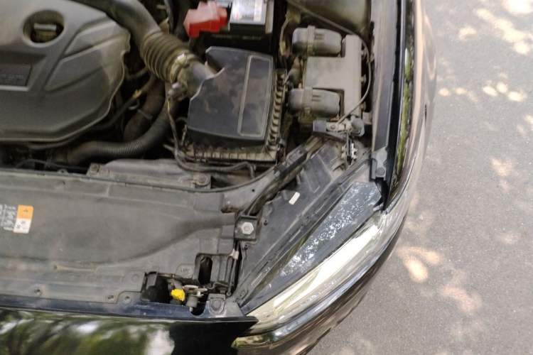 Used Ford Mondeo 2013 2.0L GTDi 200 Luxury Model Engine Bay Left