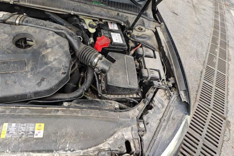 Used Ford Mondeo 2013 2.0L GTDi240 Luxury Sport Model Engine Bay Left