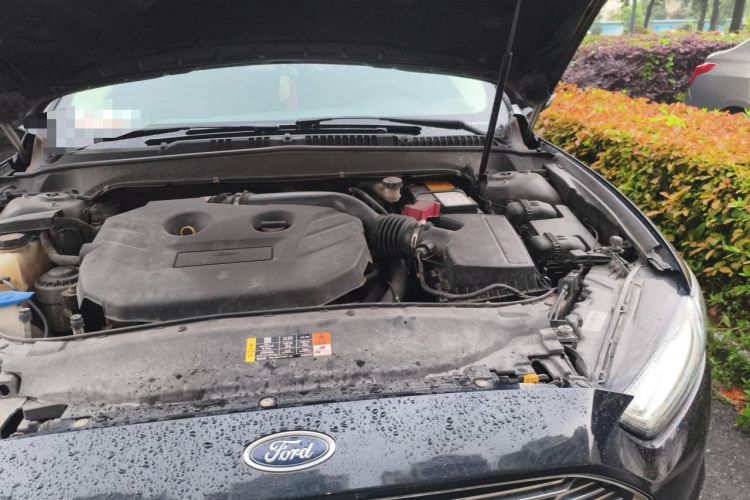 Used Ford Mondeo 2013 2.0L GTDi 200 Luxury Model Engine Bay Left