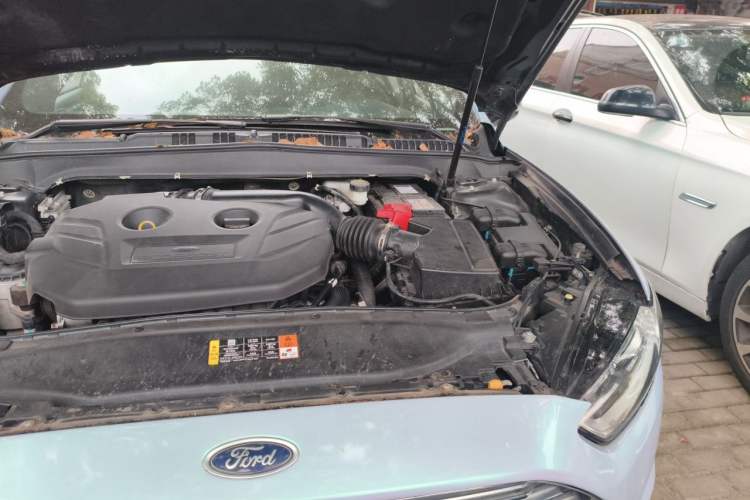 Used Ford Mondeo 2013 2.0L GTDi 200 Fashion Edition Engine Bay Left