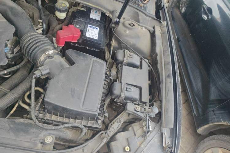 Used Ford Mondeo 2013 2.0L GTDi 200 Fashion Edition Engine Bay Left