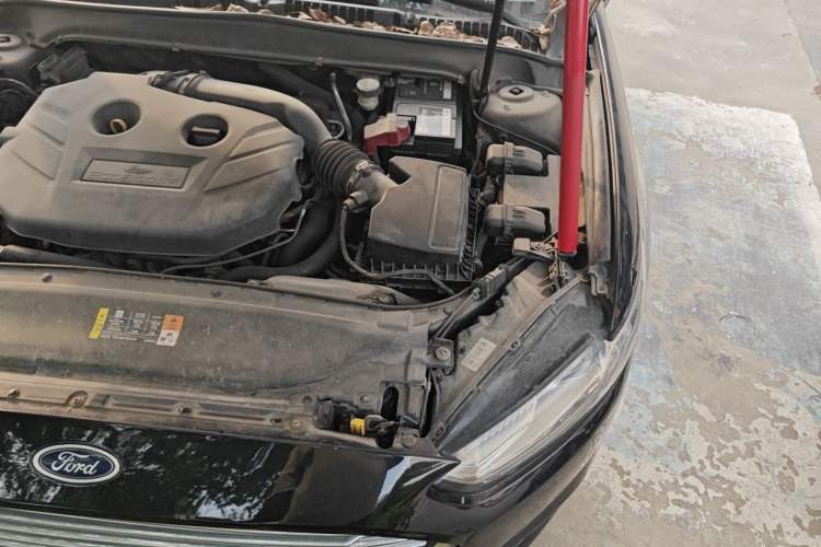 Used Ford Mondeo 2013 2.0L GTDi240 Ultimate Edition Engine Bay Left
