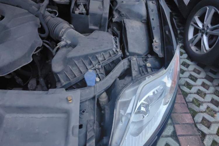 Used Ford Mondeo 2013 2.0L GTDi 200 Luxury Model Engine Bay Left
