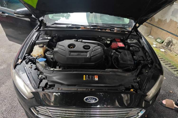 Used Ford Mondeo 2013 2.0L GTDi 200 Fashion Edition Engine Bay
