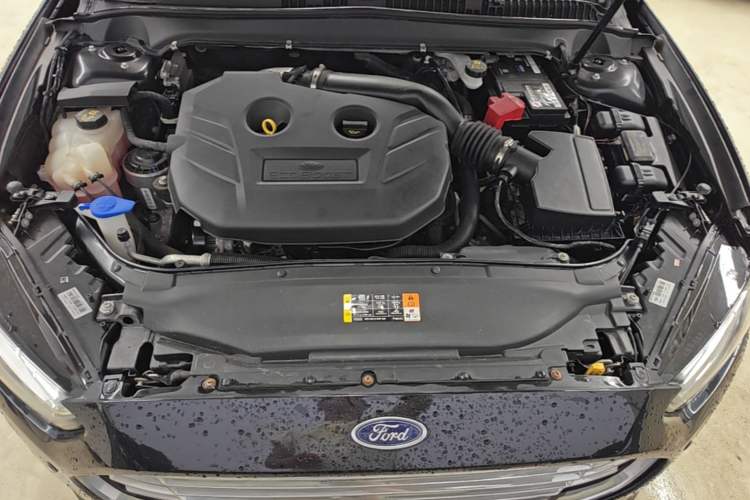 Used Ford Mondeo 2013 2.0L GTDi 200 Luxury Model Engine Bay