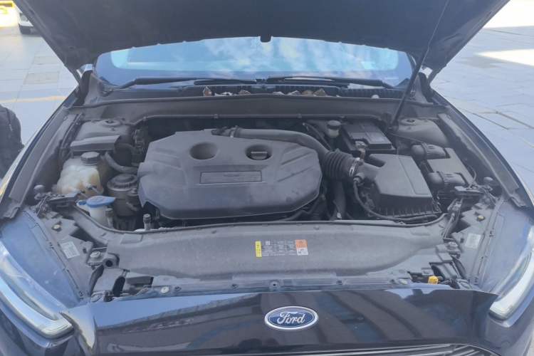 Used Ford Mondeo 2013 2.0L GTDi 200 Fashion Edition Engine Bay
