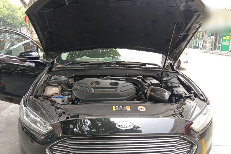 Used Ford Mondeo 2013 2.0L GTDi240 Luxury Sport Model Engine Bay