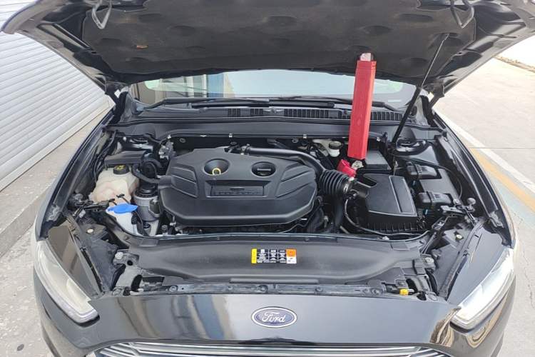 Used Ford Mondeo 2013 2.0L GTDi 200 Fashion Edition Engine Bay