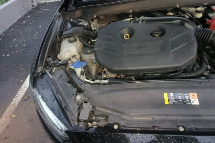 Used Ford Mondeo 2013 2.0L GTDi240 Flagship Edition Engine Bay Right