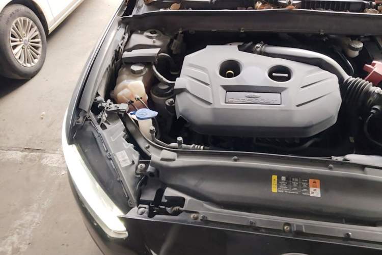 Used Ford Mondeo 2013 2.0L GTDi 200 Fashion Edition Engine Bay Right