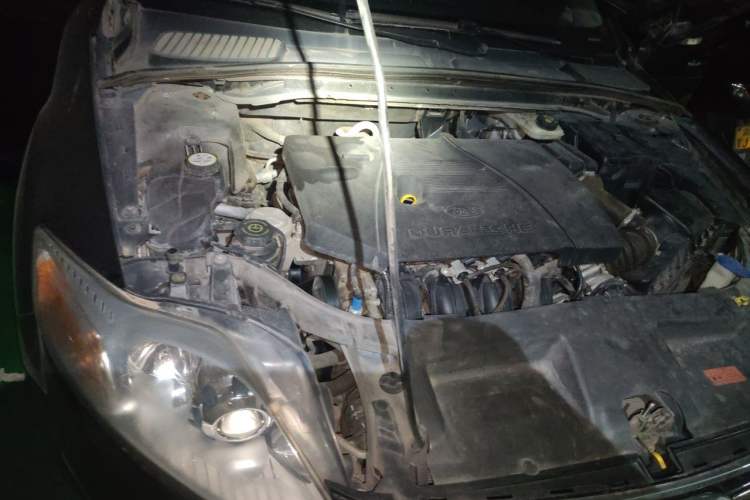 Used Ford Mondeo 2013 2.3L Luxury Model Engine Bay Right