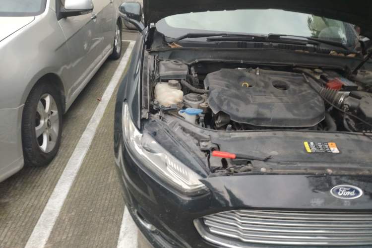 Used Ford Mondeo 2013 2.0L GTDi 200 Luxury Model Engine Bay Right