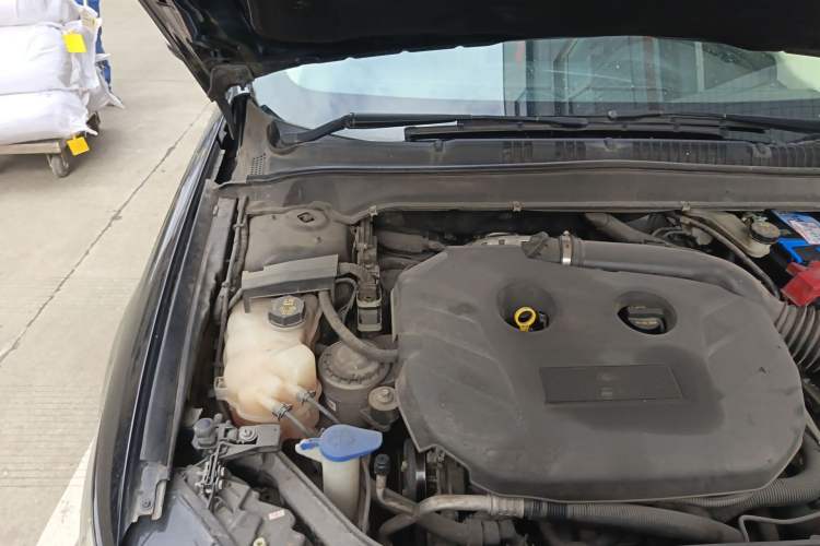 Used Ford Mondeo 2013 2.0L GTDi 200 Fashion Edition Engine Bay Right