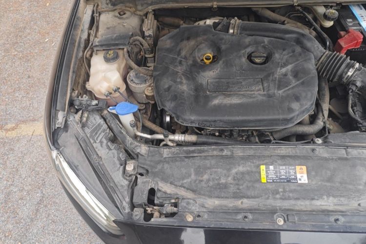 Used Ford Mondeo 2013 2.0L GTDi 200 Luxury Model Engine Bay Right