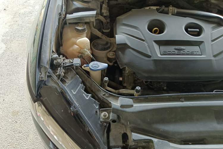 Used Ford Mondeo 2013 2.0L GTDi 200 Fashion Edition Engine Bay Right