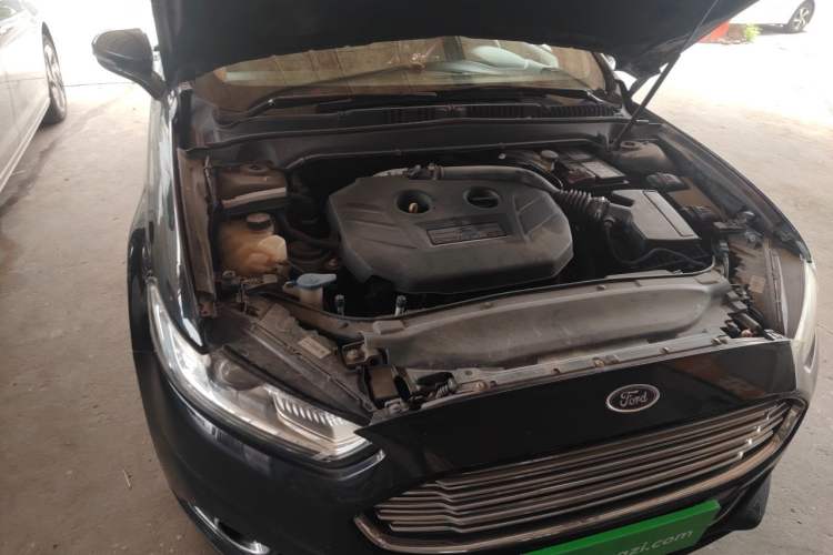 Used Ford Mondeo 2013 2.0L GTDi 200 Luxury Model Engine Bay Right