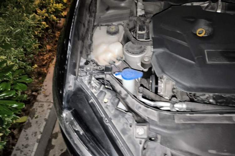 Used Ford Mondeo 2013 2.0L GTDi 200 Luxury Model Engine Bay Right