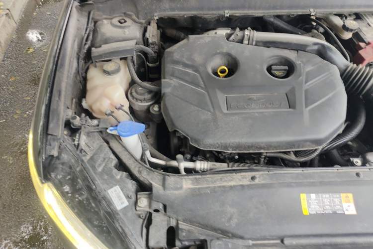 Used Ford Mondeo 2013 2.0L GTDi 200 Luxury Model Engine Bay Right