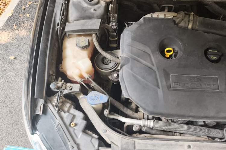 Used Ford Mondeo 2013 2.0L GTDi 200 Fashion Edition Engine Bay Right