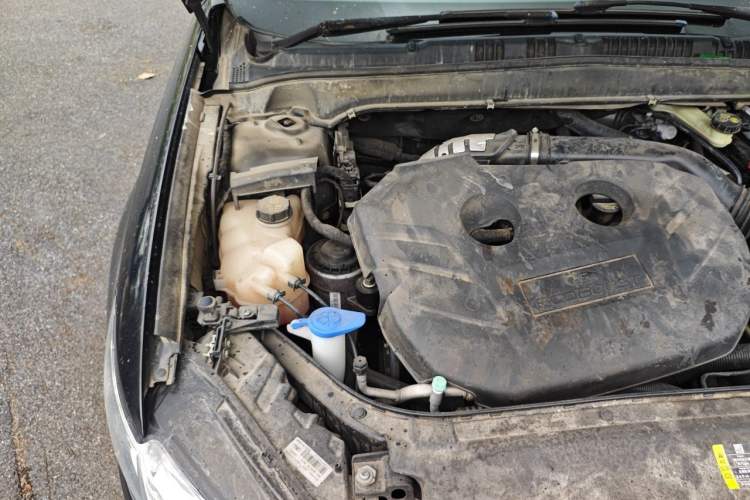 Used Ford Mondeo 2013 2.0L GTDi240 Luxury Sport Model Engine Bay Right