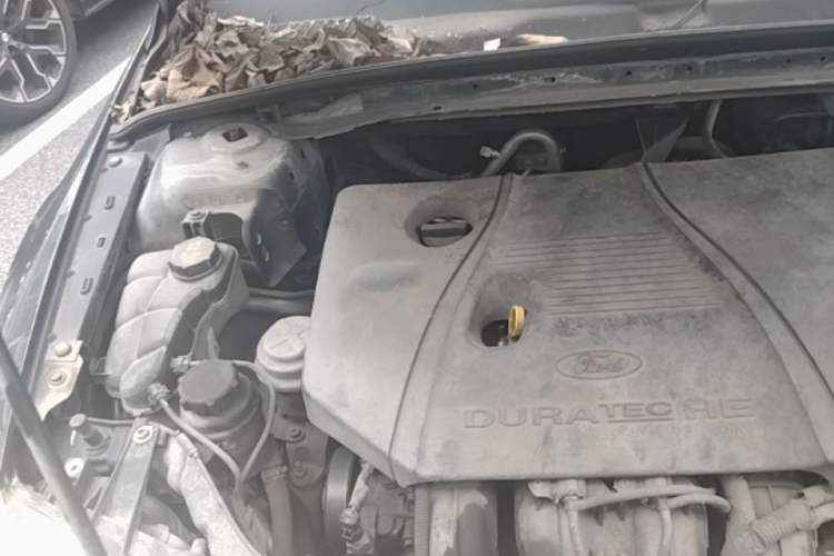 Used Ford Mondeo 2013 2.3L Luxury Model Engine Bay Right