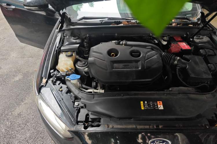 Used Ford Mondeo 2013 2.0L GTDi 200 Fashion Edition Engine Bay Right