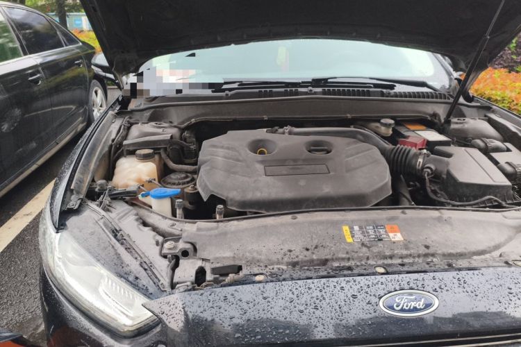 Used Ford Mondeo 2013 2.0L GTDi 200 Luxury Model Engine Bay Right