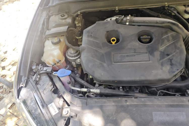 Used Ford Mondeo 2013 2.0L GTDi 200 Luxury Model Engine Bay Right