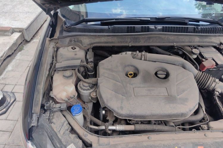 Used Ford Mondeo 2013 2.0L GTDi 200 Luxury Model Engine Bay Right