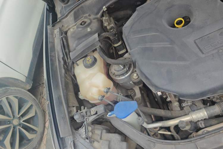 Used Ford Mondeo 2013 2.0L GTDi 200 Fashion Edition Engine Bay Right