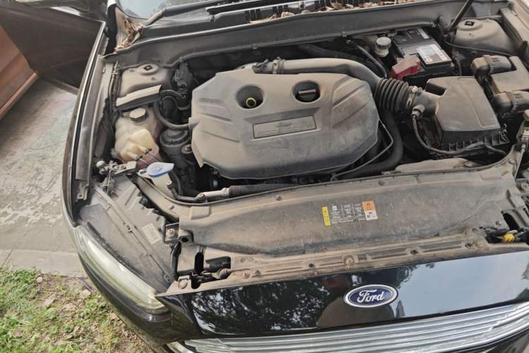 Used Ford Mondeo 2013 2.0L GTDi240 Ultimate Edition Engine Bay Right