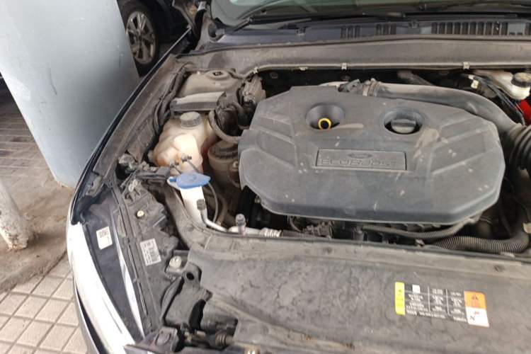 Used Ford Mondeo 2013 2.0L GTDi 200 Fashion Edition Engine Bay Right