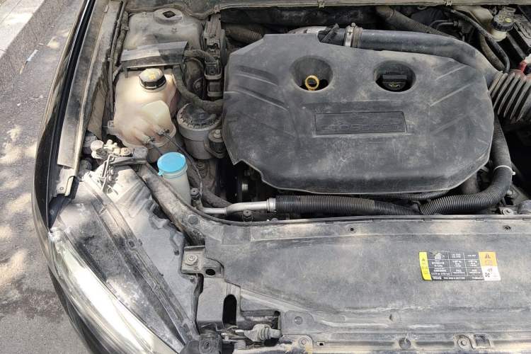 Used Ford Mondeo 2013 2.0L GTDi240 Luxury Sport Model Engine Bay Right