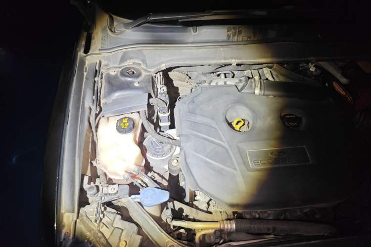 Used Ford Mondeo 2013 2.0L GTDi 200 Fashion Edition Engine Bay Right