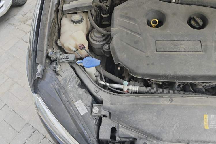 Used Ford Mondeo 2013 2.0L GTDi 200 Luxury Model Engine Bay Right