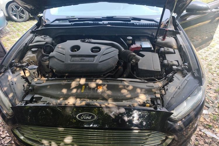 Used Ford Mondeo 2013 2.0L GTDi 200 Luxury Model Engine Bay