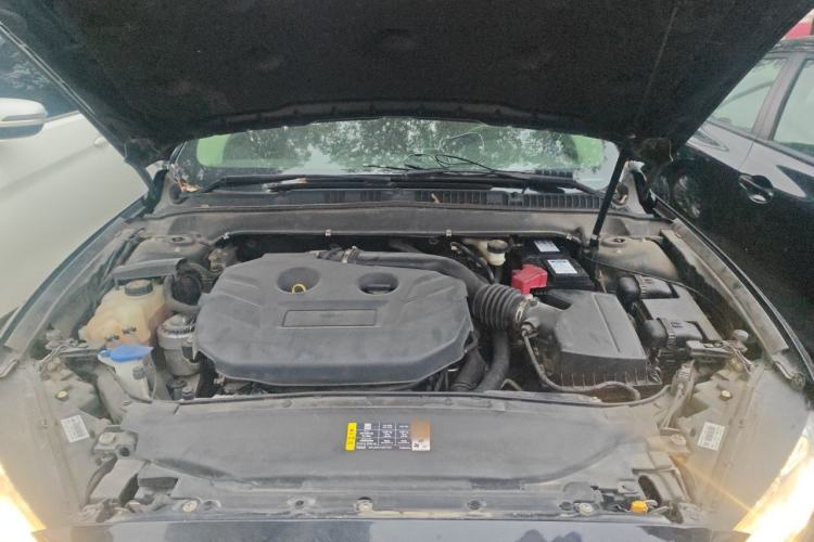 Used Ford Mondeo 2013 2.0L GTDi 200 Fashion Edition Engine Bay