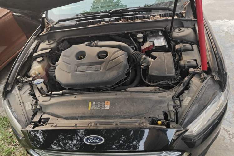 Used Ford Mondeo 2013 2.0L GTDi240 Ultimate Edition Engine Bay