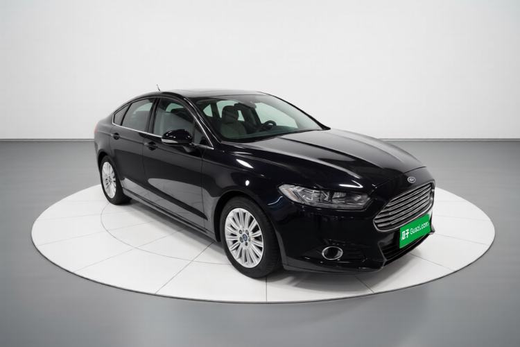 Used Ford Mondeo 2013 2.0L GTDi 200 Luxury Model Front Right 45 Deg