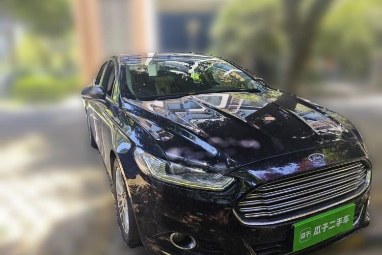 Used Ford Mondeo 2013 2.0L GTDi 200 Luxury Model Front Right 45 Deg