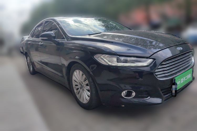 Used Ford Mondeo 2013 2.0L GTDi 200 Luxury Model Front Right 45 Deg