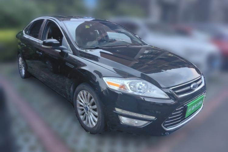 Used Ford Mondeo 2013 2.0L GTDi 200 Luxury Model Front Right 45 Deg