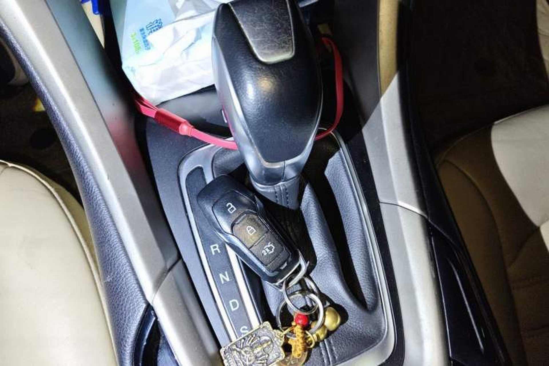 Used Ford Mondeo 2013 2.0L GTDi 200 Luxury Model Gear Lever