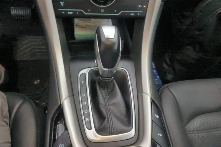Used Ford Mondeo 2013 2.0L GTDi240 Flagship Edition Gear Lever