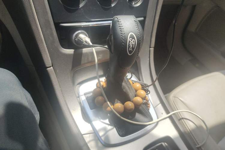 Used Ford Mondeo 2013 2.3L Fashion Edition Gear Lever